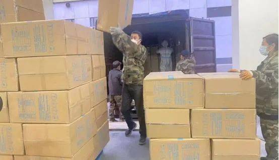 疫情防控阻击战中，我市全力保障物资供应及防控物资保供体系