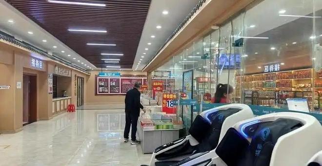 高速服务区现怪象：餐饮冷清 车主宁后备箱开席也不进餐厅