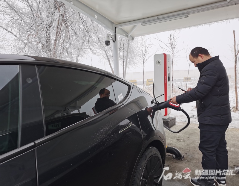 新疆高速服务区充电设施全覆盖，新能源车主长途补能无忧