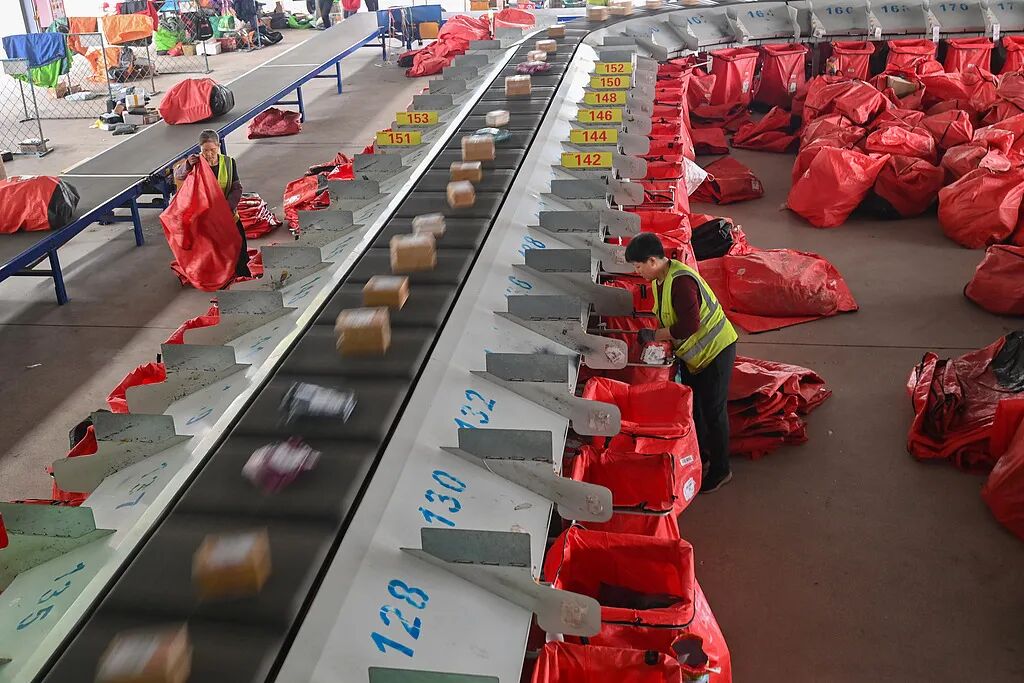 快递春节停运?多家公司官宣不打烊,你的年货放心囤