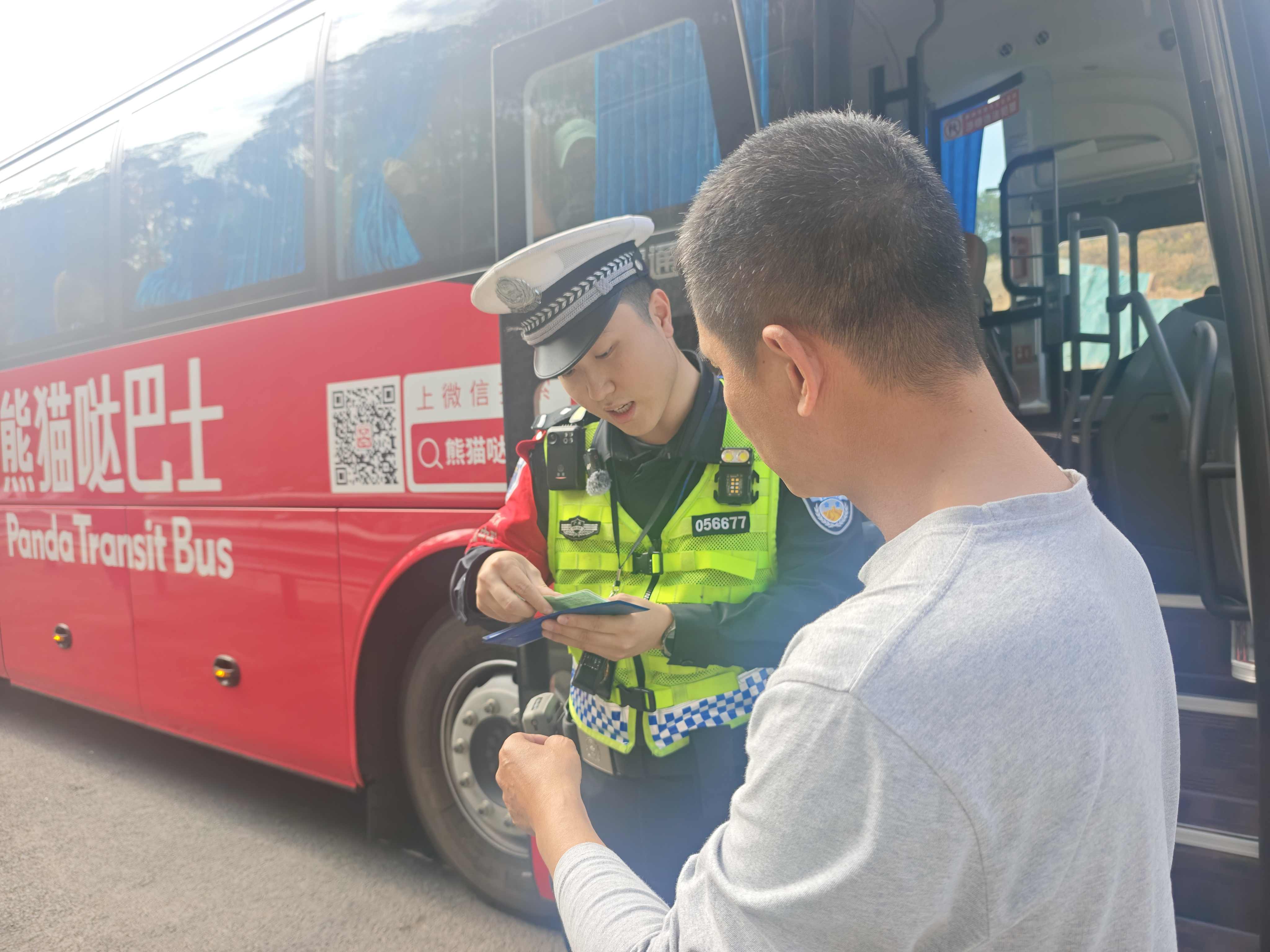春运期间深圳交警强化高速治理，保市民春节团圆路畅通