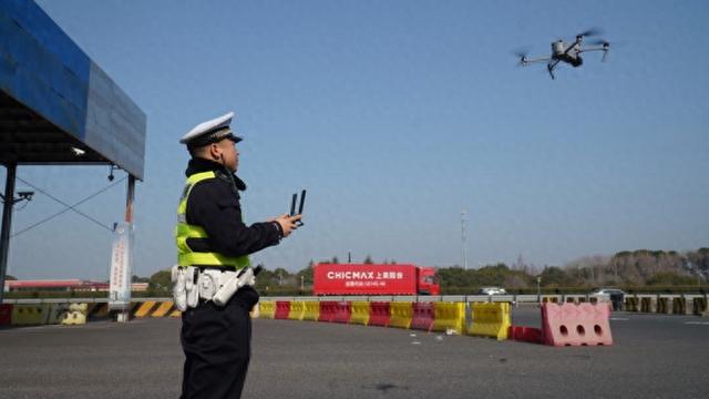 春节高速迎出城高峰，上海金山多举措保障沈海高速顺畅通行