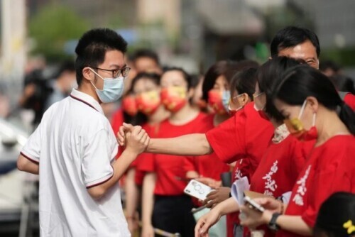 历年高考岁月回顾：特殊年份的高考记忆与1952年高考制度确立