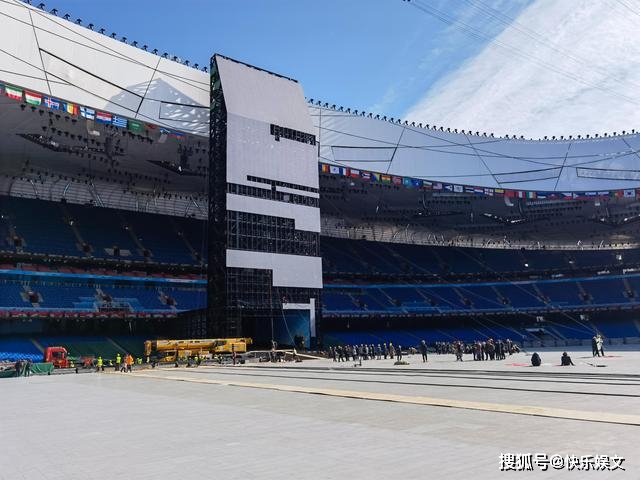 距冬奥会闭幕式仅7天，张艺谋带病再执导，精彩值得期待